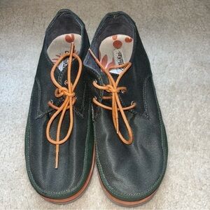 OluKai Honolulu Lace Mesh Green Rosin Smokey Orange Sz 9 MENS Sneakers